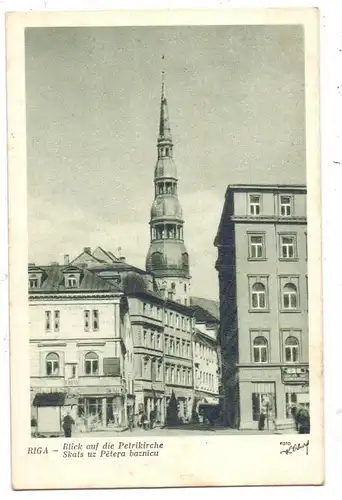 LATVIJA / LETTLAND - RIGA, Strassenpartie, Blick auf die St. Petrikirche