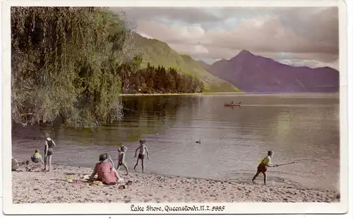 NEW ZEALAND, Queenstown, Lake Shore