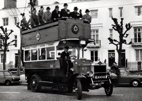 OMNIBUS - LONDON 1970, Ole Bill