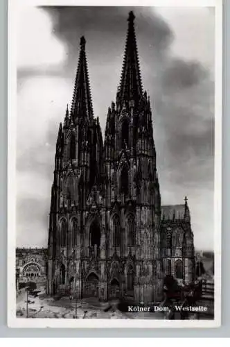 5000  KÖLN, KÖLNER DOM, Westseite, noch deutlich sichtbare Kriegsschäden