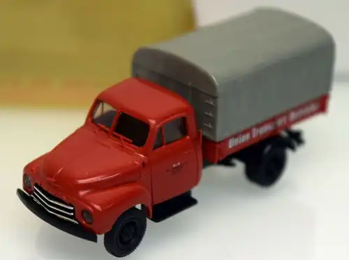 Brekina Opel Blitz Lastwagen "Union Transport" 1955 Plastikmodell (4706)