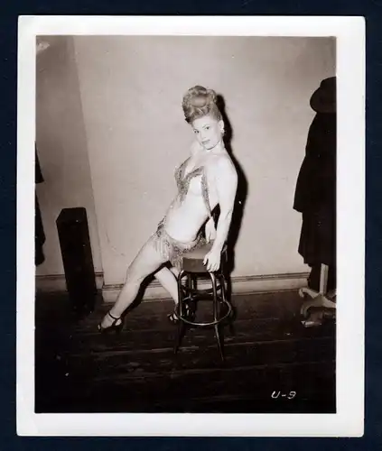 Unterwäsche lingerie Erotik nude vintage Dessous pin up Foto photo bar stool