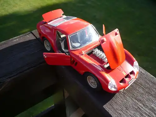 Modellauto Ferrari 250 GTO 1962 rot,1:18/Burago (484)