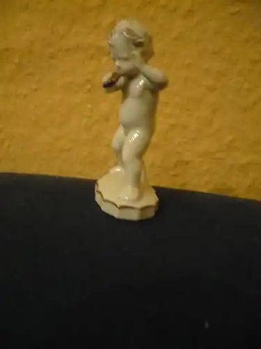 Porzellanfigur - Putto Flötenspieler - weiß mit Goldstaffage (875) Preis reduziert