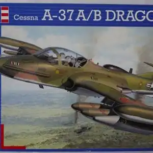 Revell Cessna A-37A/B Dragonfly-1:48-04503-Modellflieger-OVP-0235