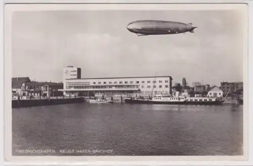 901789 Ak Friedrichshafen Zeppelin über dem neuen Hafen Bahnhof 1934