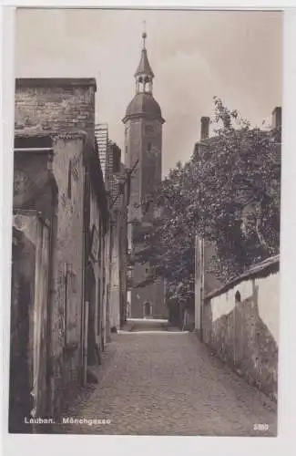 15930 AK Lauban (Lubań) - Mönchgasse mit Kirche