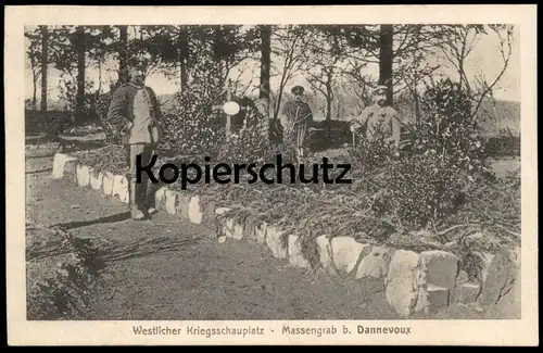 ALTE POSTKARTE WESTLICHER KRIEGSSCHAUPLATZ MASSENGRAB B. DANNEVOUX Soldat soldier Grab tombe grave tomb cpa AK postcard