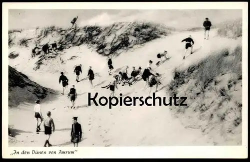 ALTE POSTKARTE IN DEN DÜNEN VON INSEL AMRUM Schüler Kinder enfant child enfants children Schulklasse Ansichtskarte