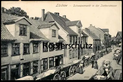 ALTE POSTKARTE LÜCHOW SCHWEINEMARKT IN DER JUNKERSTRASSE Schweine Markt market marché Ansichtskarte cpa postcard AK