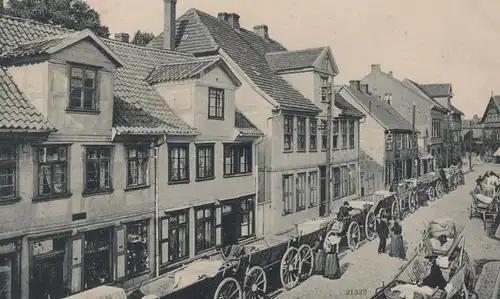 ALTE POSTKARTE LÜCHOW SCHWEINEMARKT IN DER JUNKERSTRASSE Schweine Markt market marché Ansichtskarte cpa postcard AK