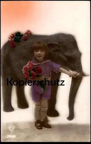 ALTE POSTKARTE MÄDCHEN & KLEINER ELEFANT Kind Dompteur girl elephant tusker child enfant postcard cpa Ansichtskarte AK