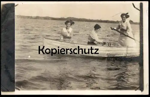 ALTE FOTO POSTKARTE DREI FRAUEN IM BOOT AUF EINEM SEE RUDERBOOT rowboat ship barque AK Ansichtskarte cpa photo postcard