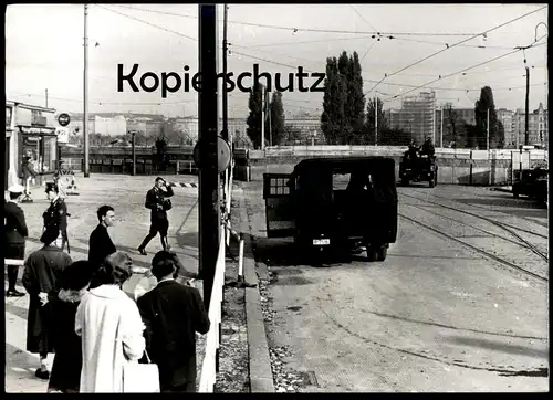 ÄLTERE ORIGINAL FOTO POSTKARTE BERLIN POTSDAMER PLATZ BERLINER MAUER THE WALL MUR Coca Cola Coke Soldaten postcard cpa