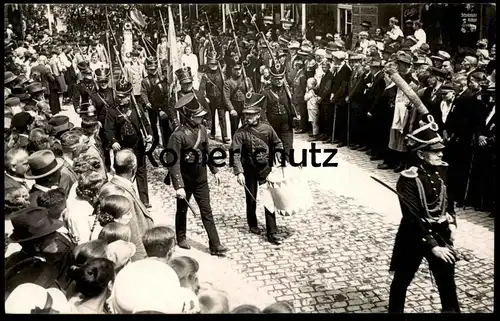 ALTE POSTKARTE BERLIN PARADE MILITÄR VERM. 100 JAHRE LÜTZOWER JÄGER UNIFORM MUSIK ZUSCHAUER CAILLER SCHOKOLADE KAKAO