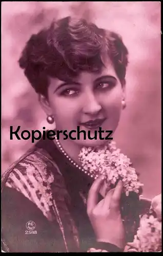 ALTE POSTKARTE FRAU MIT PERLENKETTE SCHMUCK KETTE 1928 DEKO PHOTO WOMAN FEMME Halskette necklace collier photo