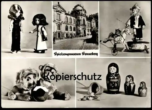 ÄLTERE POSTKARTE SPIELZEUGMUSEUM SONNEBERG THÜRINGEN PUPPE SPIELZEUG AFFE LÖWE STOFFTIER CLOWN HARLEKIN MATRUSCHKA AK