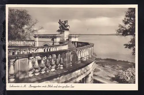 Schwerin (Burggarten mit Blick auf den großen See)