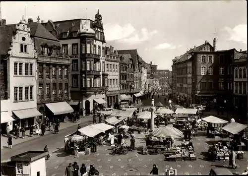 Ak Trier in Rheinland Pfalz, Partie auf dem Hauptmarkt, Marktleben, Hotel 