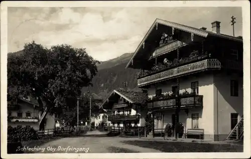 Ak Schleching in Oberbayern, Dorfeingang, Idyll im Ort