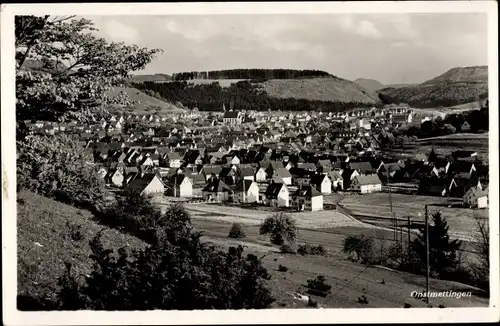 Ak Onstmettingen Albstadt in Baden Württemberg, Teilansicht vom Ort, Kirche, Hügellandschaft