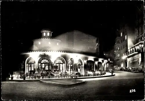 Ak Andorra la Vella Andorra, Avenue de Méritxell, vue de Nuit, restaurant, dîneurs, illumination