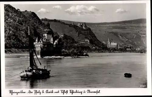 Ak St. Goarshausen im Rhein Lahn Kreis, Rheinzauber, Pfalz m. Schloss Schönburg, Fischerboot