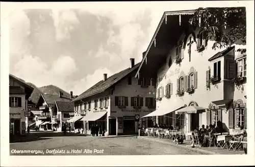 Ak Oberammergau in Oberbayern, Dorfplatz und Hotel Alte Post