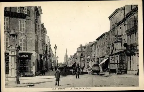 Ak Niort Deux Sèvres, La rue de la Gare, piétons