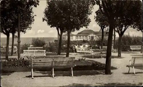 Ak Ostseebad Ahlbeck Heringsdorf auf Usedom, An der Promenade