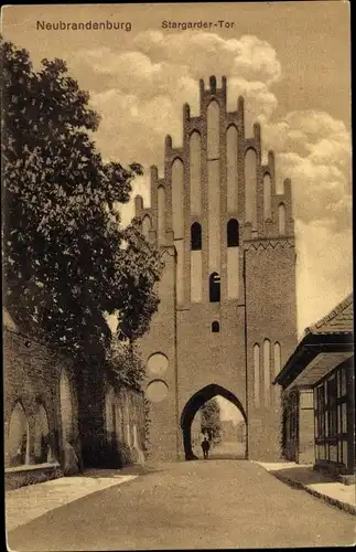 Ak Neubrandenburg in Mecklenburg, Stargarder Tor