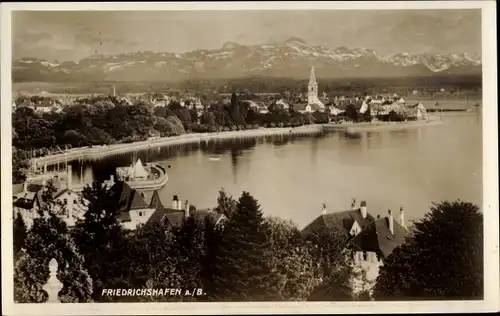 Ak Friedrichshafen am Bodensee, Blick auf die Stadt, Fliegeraufnahme