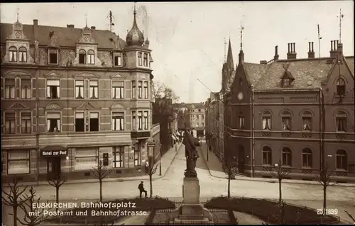 Ak Euskirchen Nordrhein Westfalen, Bahnhofsplatz, Postamt, Bahnhofstraße, Hotel zur Post