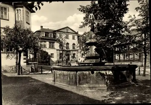 Ak Ilmenau in Thüringen, Hennebrunnen und Goetheschlösschen