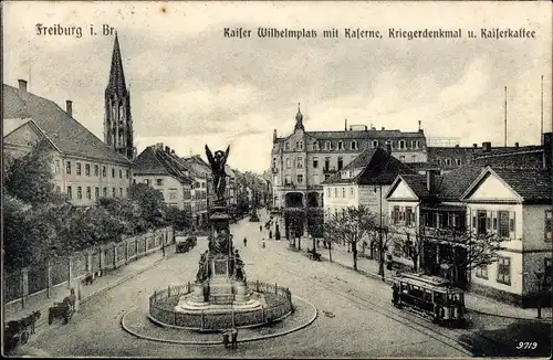 Ak Freiburg im Breisgau, Kaiser Wilhelmplatz mit Kaserne, Kriegerdenkmal und Kaiserkaffee
