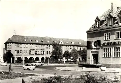 Ak Prenzlau in der Uckermark, Partie am Hotel Uckermark, Staatliche Versicherung