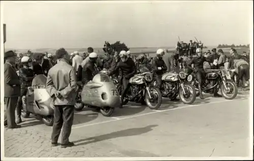 Foto Ak Hohenstein Ernstthal, Sachsenring, Motorräder bei einem Motorradrennen, 91, 72, 74, 73