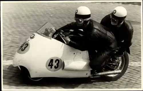 Foto Ak Hohenstein Ernstthal, Sachsenring, BMW Motorrad bei einem Motorradrennen, Noll, Cron, 43