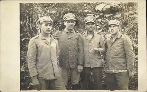 Foto Ak Deutsche Soldaten in Uniformen, Eisernes Kreuz