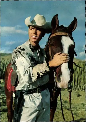 Ak Sänger Cliff Richard, Portrait, Cowboy, Pferd