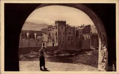 Ak Collioure Pyrénées-Orientales, Eglise vue sous le porche