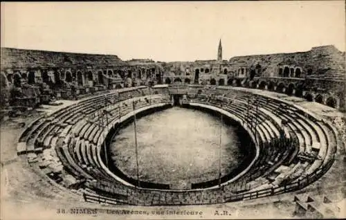 Ak Nîmes Gard, Les Arenes, Innenbereich