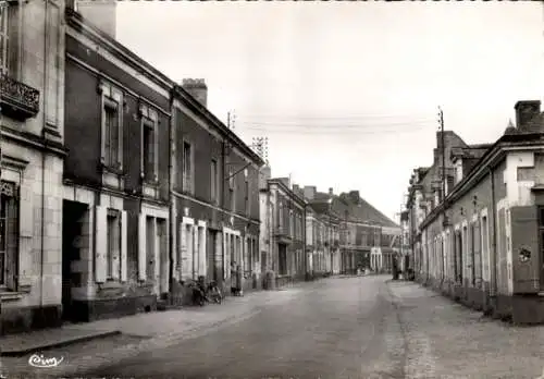 Ak Bécon les Granits Maine et Loire, Rue Principale