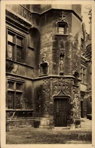 Ak Cluny Saône-et-Loire, Musee, Detail de la Cour d'Honneur