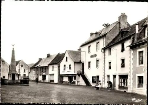 Ak Saint-Chély-d’Aubrac Aveyron, Place Joseph Banal