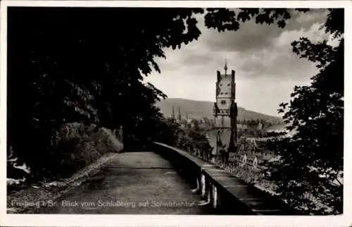 Ak Freiburg im Breisgau, Blick vom Schlossberg auf Schwabentor