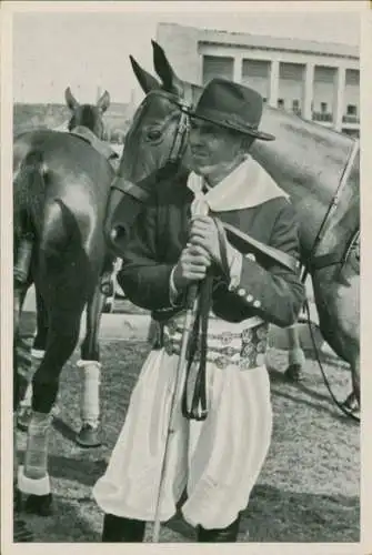 Sammelbild Olympia 1936, Mexikanischer Pferdepfleger beim Poloturnier