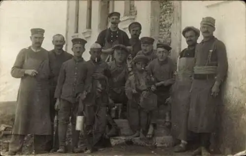 Foto Ak Skopje Üsküb Mazedonien, Soldaten, Gruppenfoto