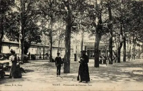 Ak Vichy Allier, Promenade de l'ancien Parc