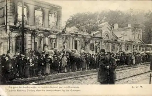 Ak Senlis Oise, La Gare après le bombardement par les Allemands